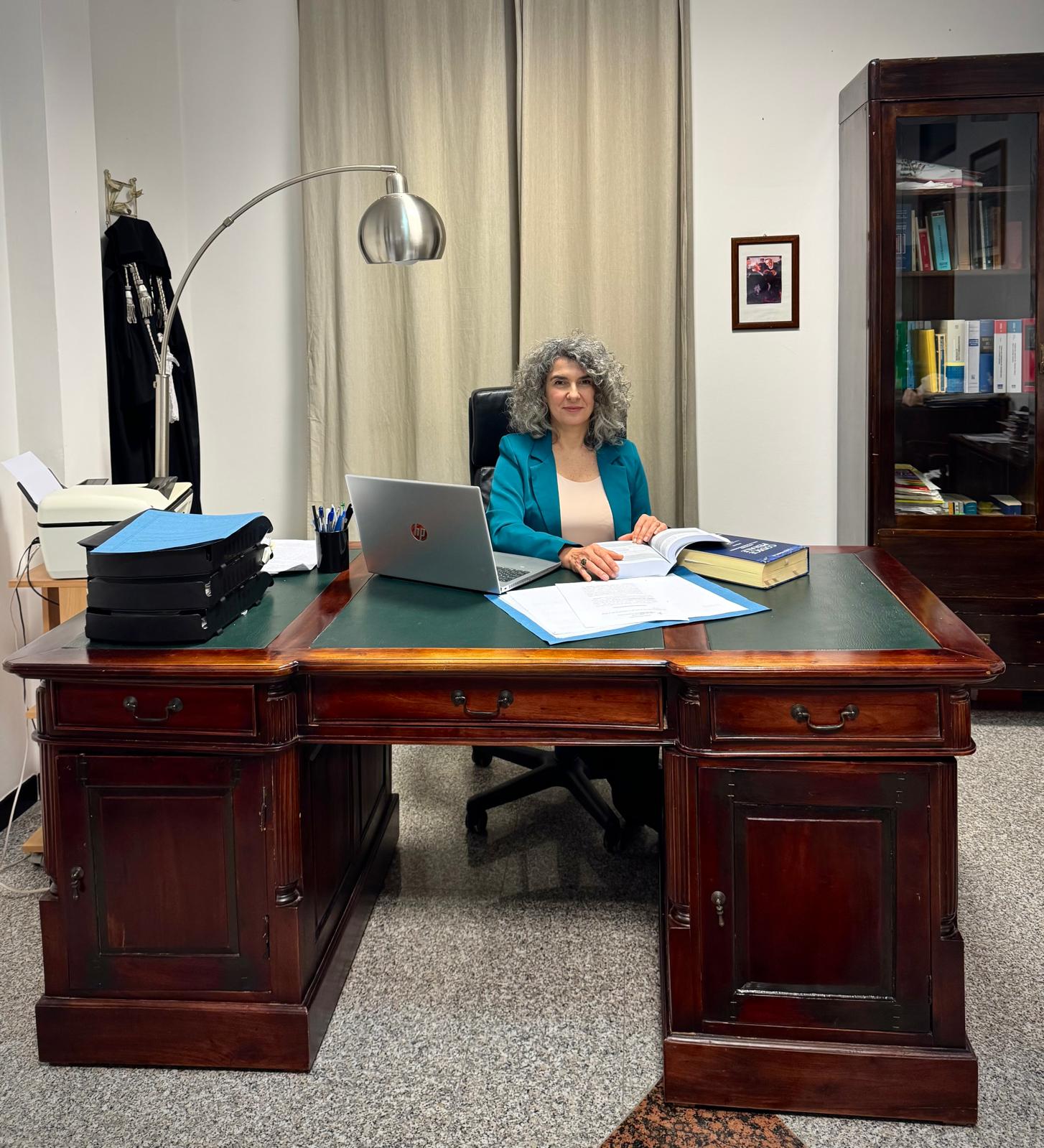 Avvocata Valeria Pau al lavoro